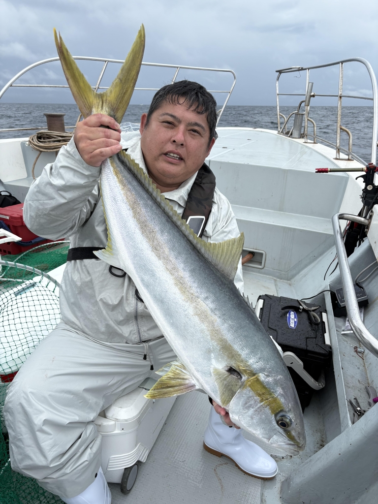 落とし込み、遂にヒラマサ20キロオーバー出ました | 海龍丸 最新釣果情報