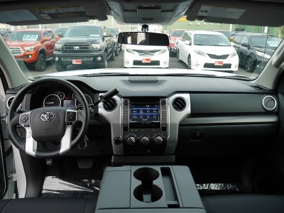 クルーマックス_4WD_SR5_ベンチシート_インパネ