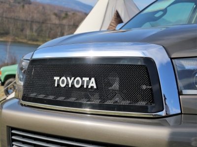USトヨタ_セコイア_メッシュグリル_TOYOTA_ロゴ