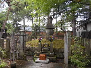 蒲生氏郷 興徳寺境内墓所