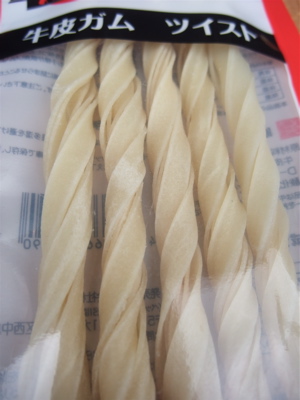 わんわん 国産 牛皮ガムツイスト ホワイトガム フントヒュッテ hundehutte トリミングサロン 東京 文京区 犬おやつ わんちゃんのおやつ 2.jpg