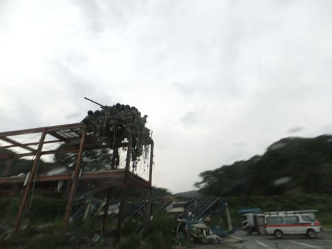 犬と東北旅行わんこと本州最北端大間崎大間のマグロ本州最北端到達証明書「本州最北端の地」の石碑本マグロの一本釣りマグロのモニュメント本州最東端�ヶ埼とどがさき19.jpg