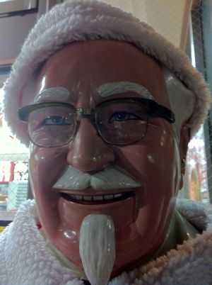 Kentucky Chiristmas 2011パーティーバーレルクリスマスケンタッキーフライドチキンケンタッキーのクリスマスを予約しよう。カーネルサンダースカーネルおじさんKFCチキン2.jpg