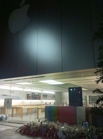 Steve Jobs 1955-2011スティーブ・ジョブスAppleは先見と創造性に満ちた天才を失いました。世界は一人の素晴らしい人物を失いました。2011年10月6日スティーブ・ジョブス氏逝去4.jpg