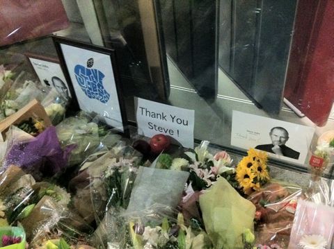 Steve Jobs 1955-2011スティーブ・ジョブスAppleは先見と創造性に満ちた天才を失いました。世界は一人の素晴らしい人物を失いました。2011年10月6日スティーブ・ジョブス氏逝去8.jpg