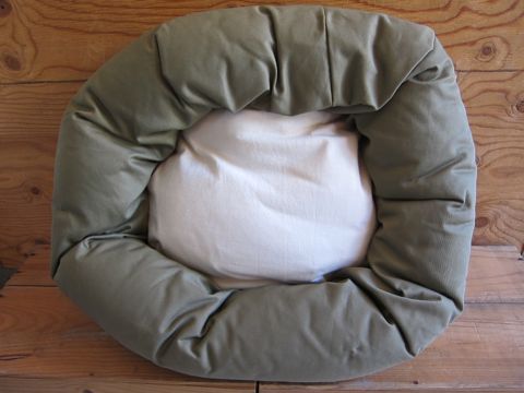 free stitch WASHABLE BED ウォッシャブルベッド 犬用ベッド フリースティッチ取扱店東京 フントヒュッテ 文京区 犬グッズ わんちゃんベッド hundehutte 1.jpg
