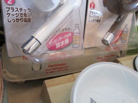 リッチェルペット用ウォーターノズル給水器サークルに付ける給水器ペットショップ駒込フントヒュッテペット用品文京区hundehutte犬グッズ東京犬の水飲みグッズ2.jpg