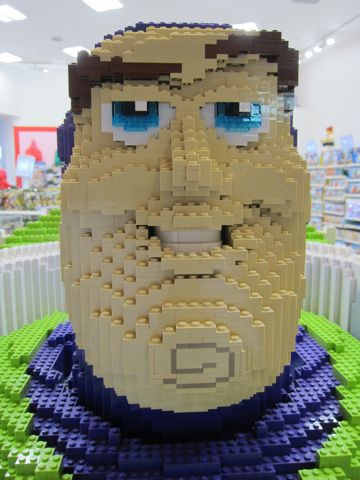 レゴ バズ トイ・ストーリー 等身大レゴバズ コクーン新都心 COCOON LEGO click brick レゴ クリックブリック レゴに刻印(キーリングorストラップ) 2.jpg
