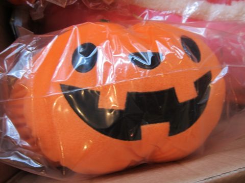 犬ハロウイングッズかぼちゃのおもちゃ犬用ベッドホットドッグベッドエクレア犬用ベッドポンポリース自由が丘目黒フントヒュッテ文京区犬グッズ1.jpg