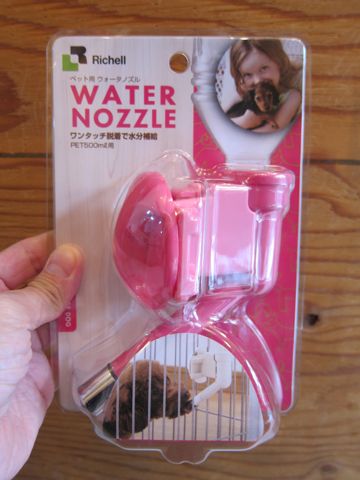 ウォーターノズル限定カラーピンクリッチェルRichell犬給水器わんこ水飲みケージに付ける犬用おやつビスカル文京区フントヒュッテ犬流せるウエットティッシュhundehutte1.jpg