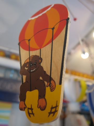 モビール 西ドイツ製 ロイトリンゲン市 Holz-Mobile wooden mobile mobile en bois Made in West Germany 北欧 かわいいモビール 文京区 フントヒュッテ 東京 輸入元 日天商産 b.jpg
