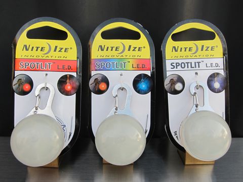 NITE IZE SPOTLIT LED ナイトアイズ スポットライト スポットリット NITE IZE 犬用LEDカラー NITE IZE PETLIT LED ペットリット 交換用リチウム電池 犬 おさんぽ 夜 ライト 1.jpg