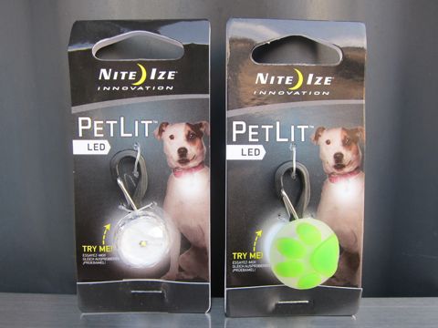 NITE IZE SPOTLIT LED ナイトアイズ スポットライト スポットリット NITE IZE 犬用LEDカラー NITE IZE PETLIT LED ペットリット 交換用リチウム電池 犬 おさんぽ 夜 ライト 2.jpg