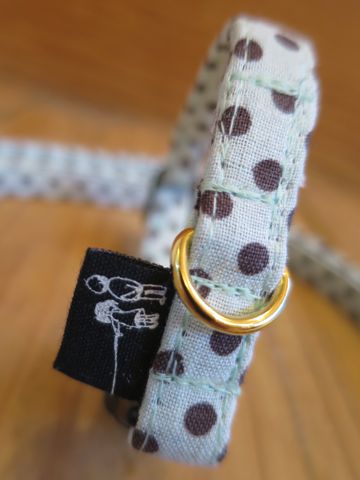 フントヒュッテオリジナルカラーリードリーシュハーネス東京hundehutte駒込かわいい首輪犬グッズ都内生地ファブリック小さい水玉模様ミニポルカドット Mini Polka Dot_3.jpg