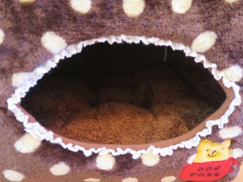 ポンポリース PomPreece 犬用ベッド犬用カドラー画像かわいい犬用ベッド販売店都内犬グッズショップ東京フントヒュッテ駒込 2WAYカドラー ドットボア_12.jpg