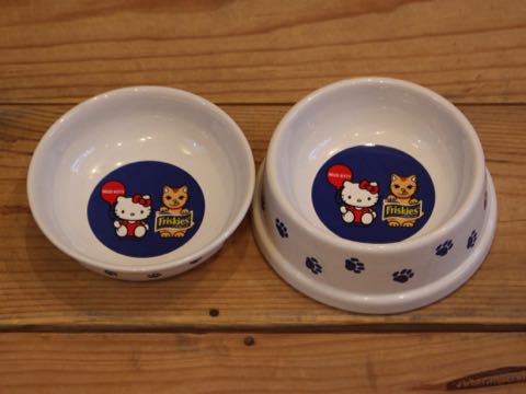 HELLO KITTY ハローキティ キャラクター サンリオ ペットグッズ 食器 フードボウル コラボ Friskies フリスキー 猫大好き 画像 キティちゃん 1.jpg
