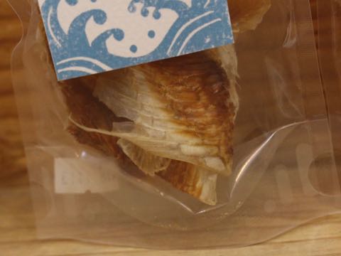 シーキッチン ふかひれ 肉付き 気仙沼産 画像 さめ肉 鮫肉 サメ肉 ヨシキリ鮫肉 犬のおやつ SEA KITCHEN 天然 国産 無添加 原産国日本 2