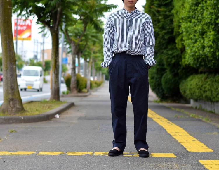 タックインがよく映える。A VONTADE の Gurkha Trousers | 1989 Men's Blog