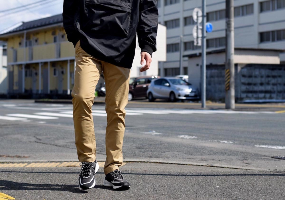 GRAMICCI スマートにまとめ上げた快適パンツ 