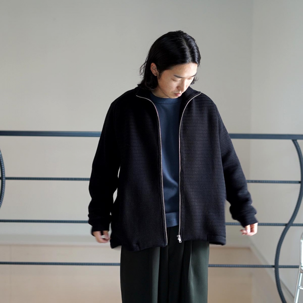 alvana のドライバーズニット。中途半端な立ち位置が便利なんですよね 