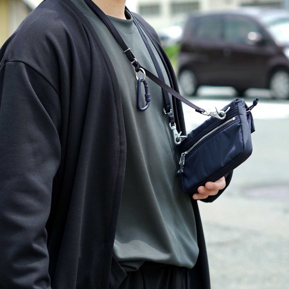 PORTERの新型ショルダーバッグ。 首からだらりと下げておくだけ PORTERの新型ショルダーバッグ。 首からだらりと下げておくだけ