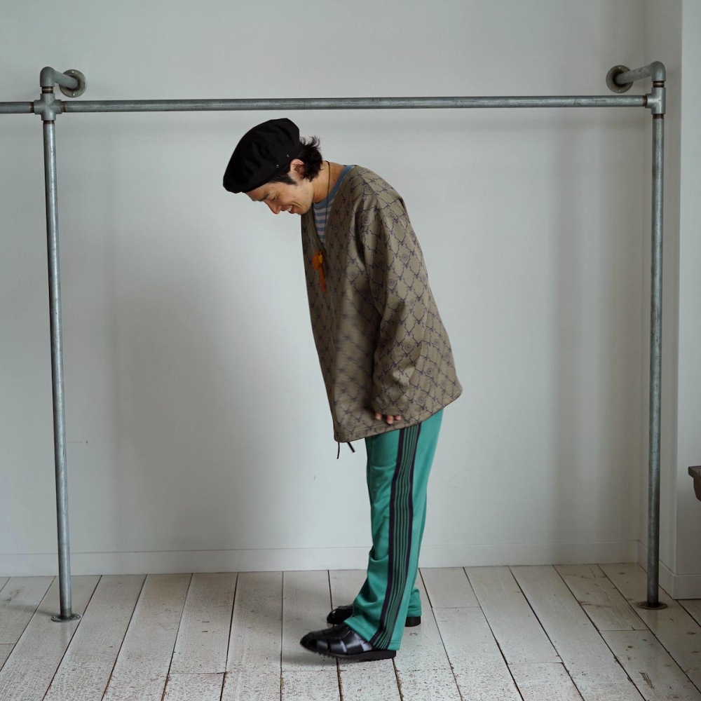 トラックパンツ ブラック グリーンアクセント 1411-51R4465109_1000x.jpg?v=