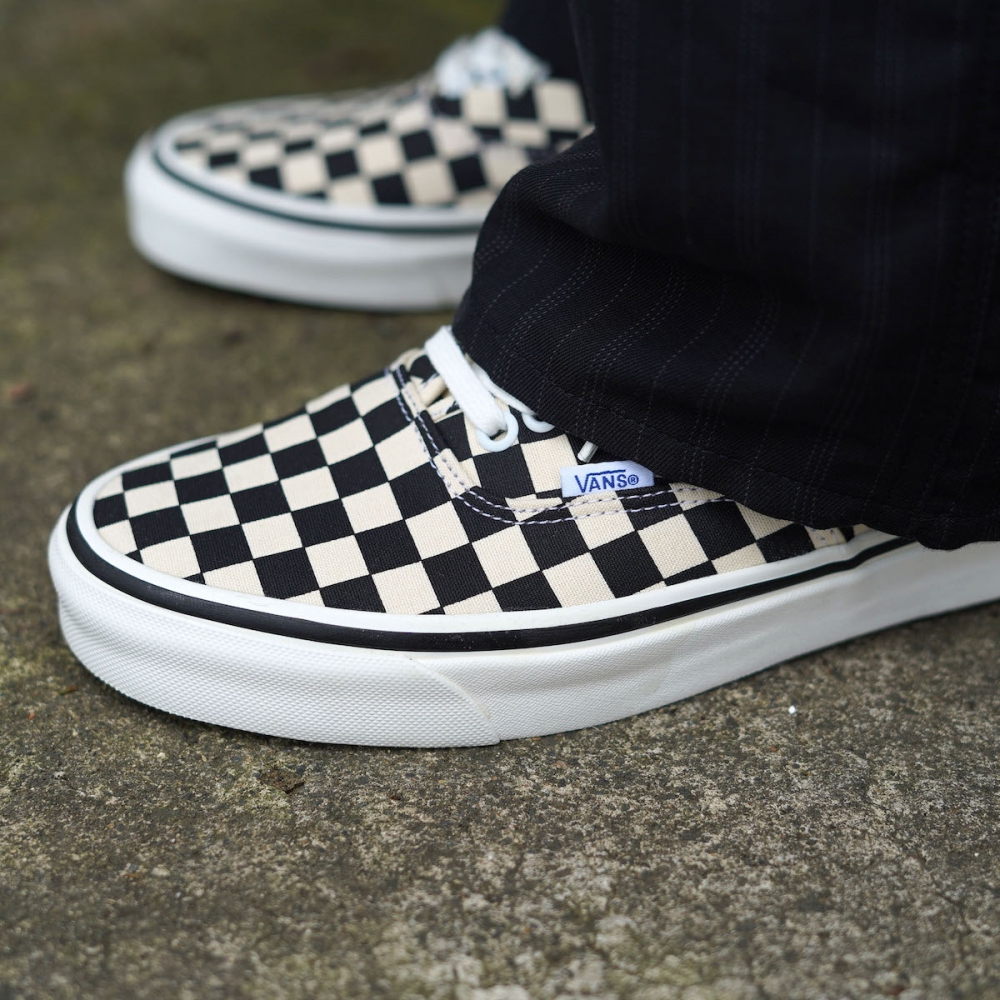 VANS チェッカーフラッグ ノーカラージャケット M 黒 黄色 VANS（バンズ）の「VANS/ヴァンズ M MINI WAPPEN JKT ワッペン