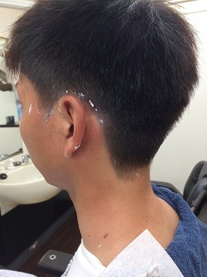 刈上げて終わりではない 襟足を剃るまでがカットです 理容室クレオ新宿 さいてつブログ