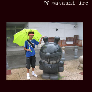 不満気