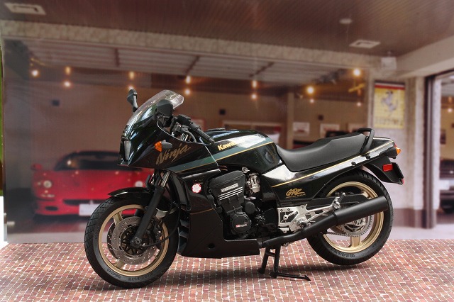 Amazon.co.jp: Kawasaki GPZ900R Ninja 2002 Model Plastic Model : Toys & Games