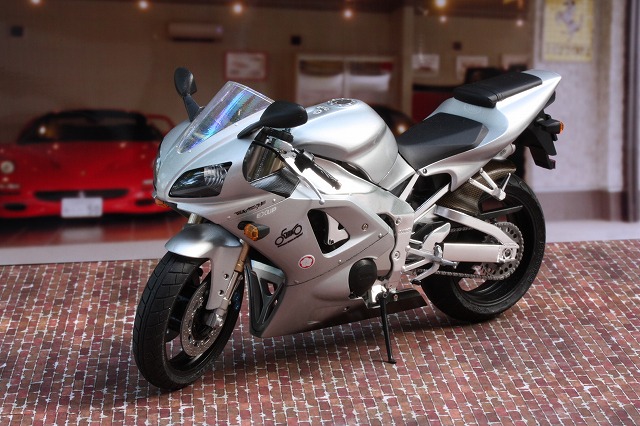 ヤマハ YZF-R1 タイラレーシング(タミヤ 1/12)