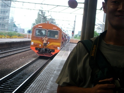 電車中央に注目!