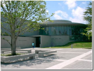 豊栄図書館 外観画像 安藤忠男設計豊栄図書館 外観画像