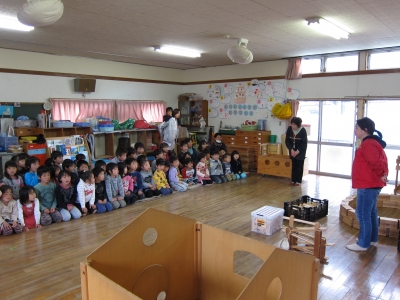 木のおもちゃ配達