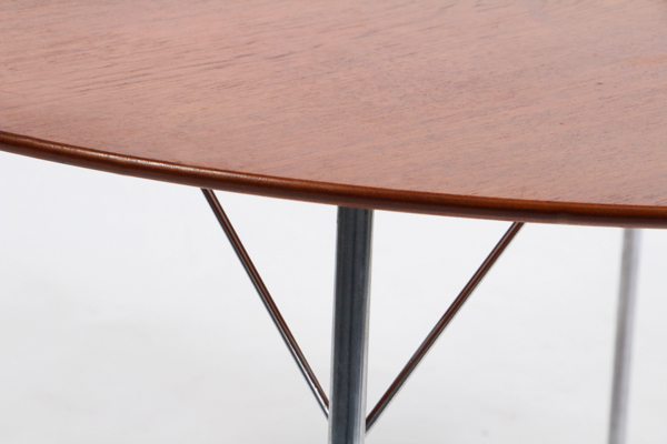 注目のオークション】Arne Jacobsen / ラウンドダイニングテーブル