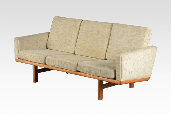 入荷】Hans J. Wegner / 3シーターソファ. GE235 / GETAMA | 北欧
