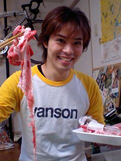 お肉入れるよー。