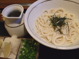 すずめのぶっかけうどん