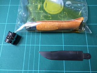 OPINEL(オピネル) No;09【オリーブオイル漬け・黒錆加工済み】