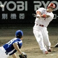 カープ前田2000本安打達成