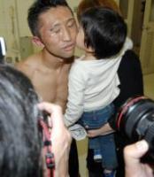 息子にキスされる内藤