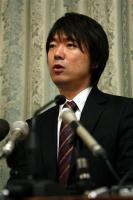 大阪府知事選へ出馬会見する橋下徹氏=大阪府庁