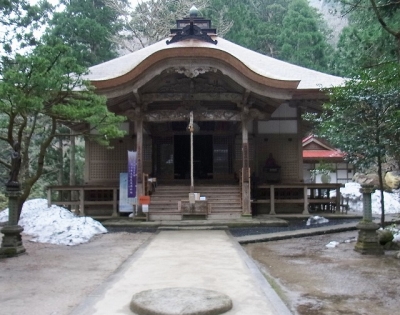 残雪のある三佛寺