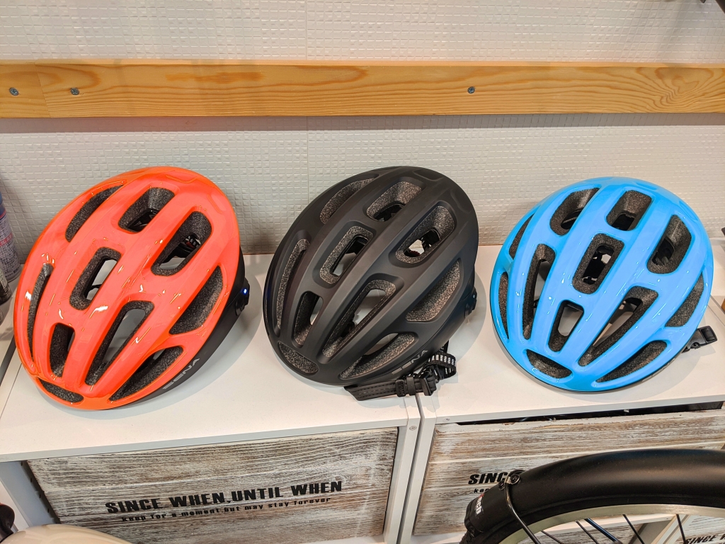 ちいさな自転車家　栄店　ヘルメット　ガジェット　SENA　R1