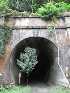 トンネル