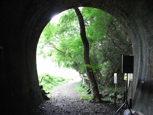 トンネル