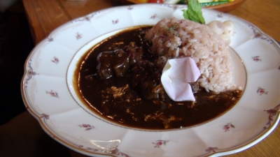 バラのビーフカレー