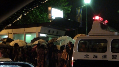 花火大会地下鉄入口