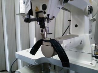 茨城県神栖市へ筒型上下送りミシンDSU-144Nの納品です | blog