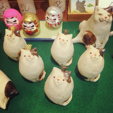 布施猫笑店の笑う招き猫 | 文京区湯島 王冠印雑貨店のブログ